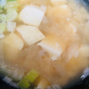 豆腐と玉ねぎのお味噌汁